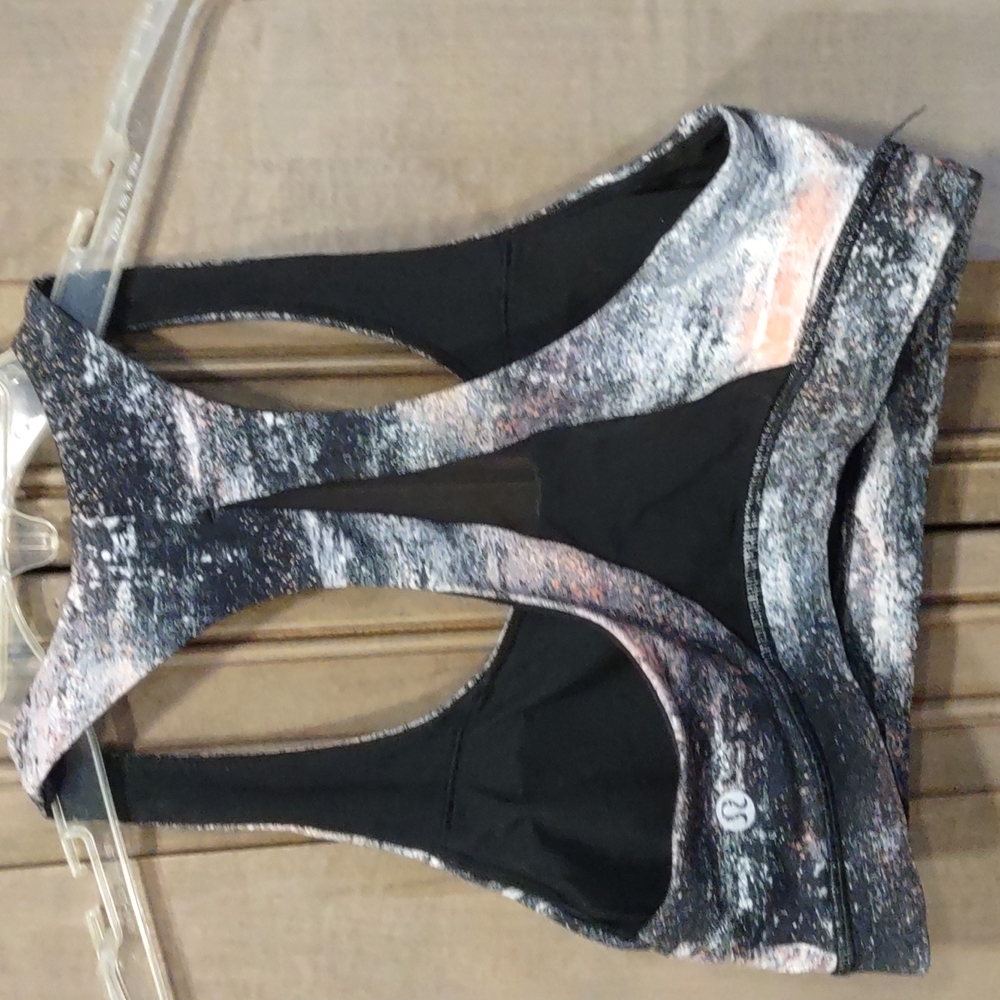 Lululemon Sports Bra 8 - Picture 2 of 3